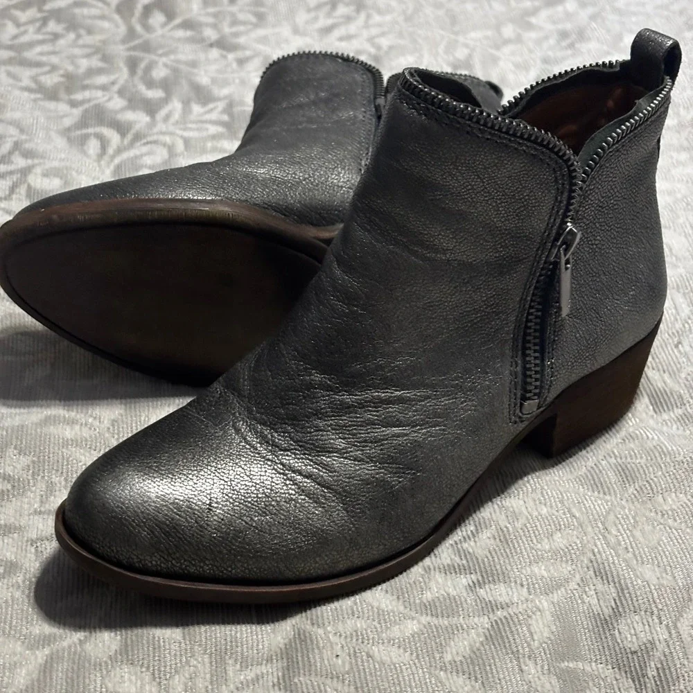 Lucky Brand Basel Metallic Pewter Silver Leather Ankle Booties Side Zip 7M 37 - Picture 5 of 11